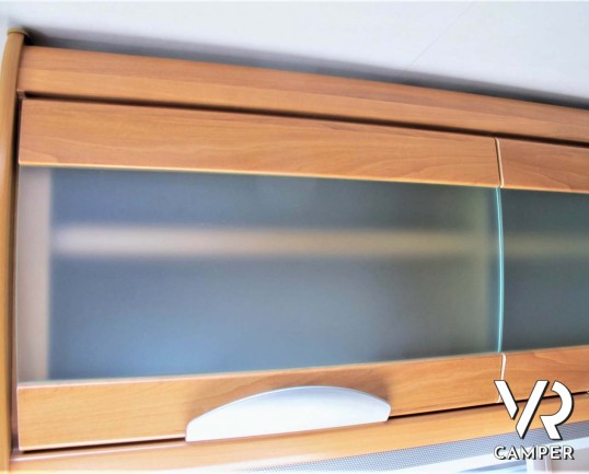 Hymer B 614: motorhome con garage per scooter, sotto i 7 metri, ampia dimette e doccia separata. In visione alla sede Italia VR a Druento (To).