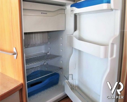 Hymer B 614: motorhome con garage per scooter, sotto i 7 metri, ampia dimette e doccia separata. In visione alla sede Italia VR a Druento (To).