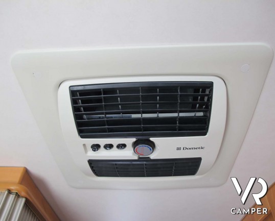 Hymer B 614: motorhome con garage per scooter, sotto i 7 metri, ampia dimette e doccia separata. In visione alla sede Italia VR a Druento (To).