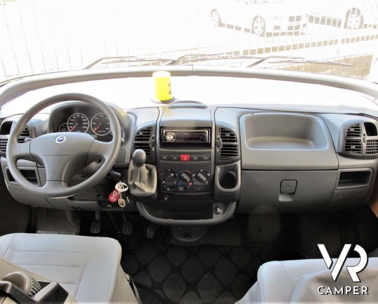 Hymer B 614: motorhome con garage per scooter, sotto i 7 metri, ampia dimette e doccia separata. In visione alla sede Italia VR a Druento (To).