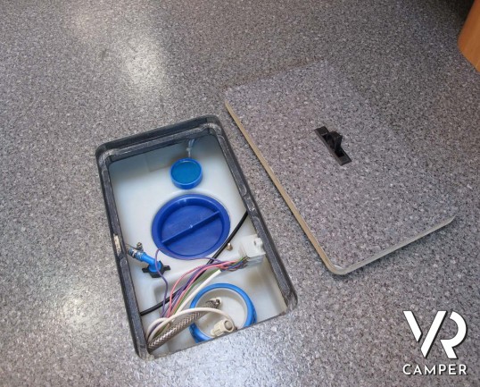 Hymer B 614: motorhome con garage per scooter, sotto i 7 metri, ampia dimette e doccia separata. In visione alla sede Italia VR a Druento (To).