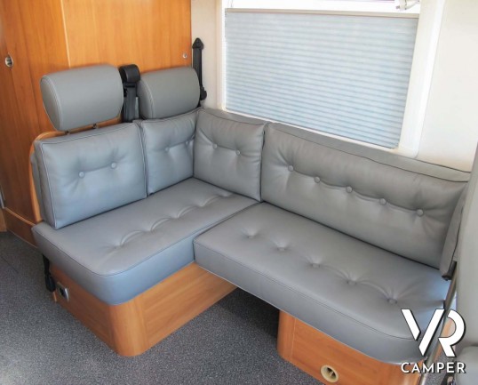 Hymer B 614: motorhome con garage per scooter, sotto i 7 metri, ampia dimette e doccia separata. In visione alla sede Italia VR a Druento (To).