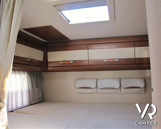 Hymer B 614 SL: motorhome usato con garage, doppio pavimento e pannelli solari, su Fiat Ducato 3.0 M-Jet Maxi