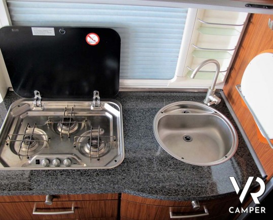 Hymer B 614 SL: motorhome usato con garage, doppio pavimento e pannelli solari, su Fiat Ducato 3.0 M-Jet Maxi