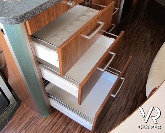 Hymer B 614 SL: motorhome usato con garage, doppio pavimento e pannelli solari, su Fiat Ducato 3.0 M-Jet Maxi