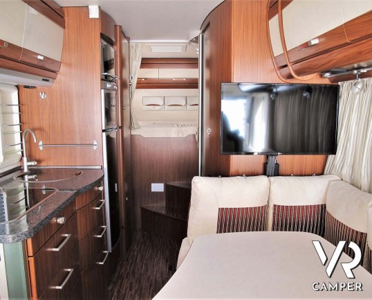 Hymer B 614 SL: motorhome usato con garage, doppio pavimento e pannelli solari, su Fiat Ducato 3.0 M-Jet Maxi