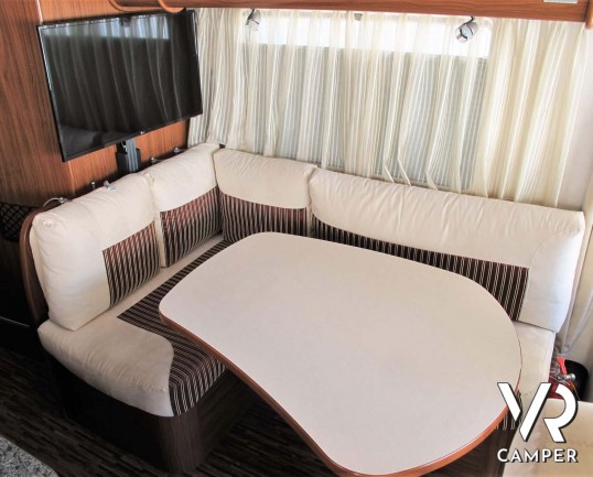 Hymer B 614 SL: motorhome usato con garage, doppio pavimento e pannelli solari, su Fiat Ducato 3.0 M-Jet Maxi