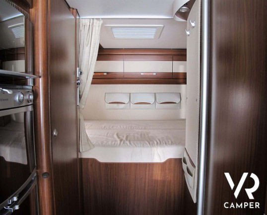 Hymer B 614 SL: motorhome usato con garage, doppio pavimento e pannelli solari, su Fiat Ducato 3.0 M-Jet Maxi