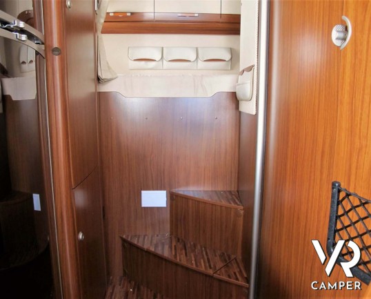 Hymer B 614 SL: motorhome usato con garage, doppio pavimento e pannelli solari, su Fiat Ducato 3.0 M-Jet Maxi