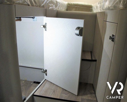 Hymer Exsis-I 580 Pure - motorhome letti gemelli con veranda