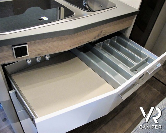 Hymer Exsis-I 580 Pure - motorhome letti gemelli con veranda