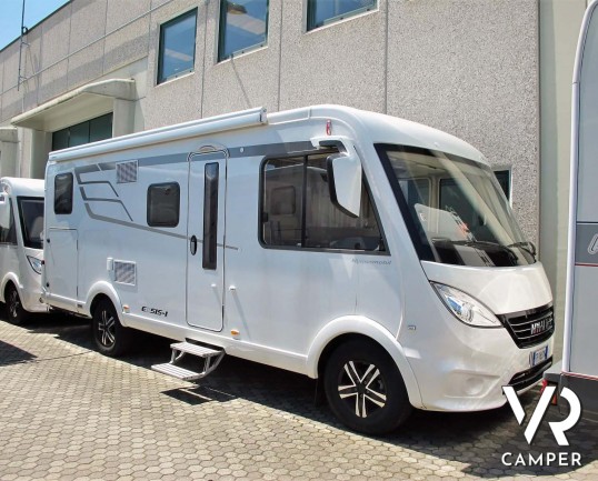 Hymer Exsis I 588: camper integrale motorhome con portamoto, dotato di veranda, antenna satellitare, climatizzatore, cerchi in lega. In vendita da Ita