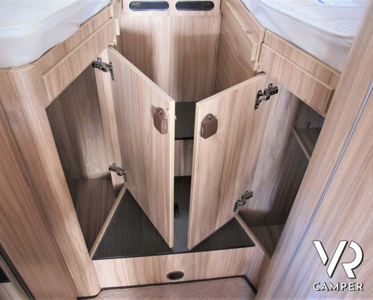 Hymer Exsis I 588: camper integrale motorhome con portamoto, dotato di veranda, antenna satellitare, climatizzatore, cerchi in lega. In vendita da Ita