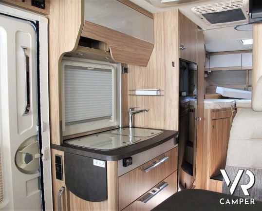Hymer Exsis I 588: camper integrale motorhome con portamoto, dotato di veranda, antenna satellitare, climatizzatore, cerchi in lega. In vendita da Ita