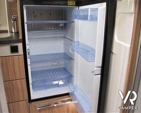 Hymer Exsis I 588: camper integrale motorhome con portamoto, dotato di veranda, antenna satellitare, climatizzatore, cerchi in lega. In vendita da Ita