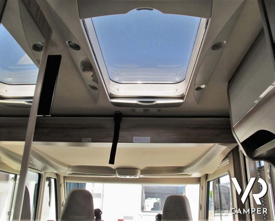 Hymer Exsis I 588: camper integrale motorhome con portamoto, dotato di veranda, antenna satellitare, climatizzatore, cerchi in lega. In vendita da Ita