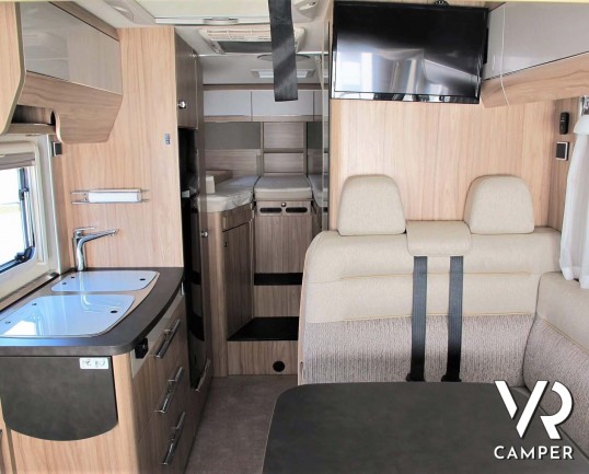Hymer Exsis I 588: camper integrale motorhome con portamoto, dotato di veranda, antenna satellitare, climatizzatore, cerchi in lega. In vendita da Ita