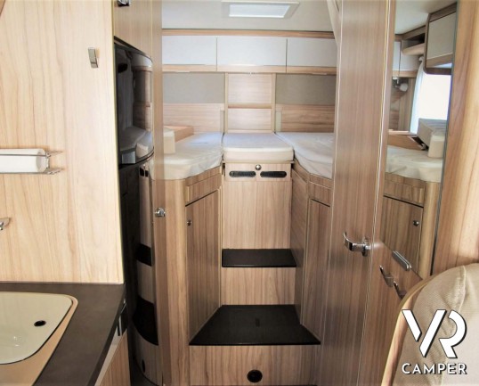 Hymer Exsis I 588: camper integrale motorhome con portamoto, dotato di veranda, antenna satellitare, climatizzatore, cerchi in lega. In vendita da Ita