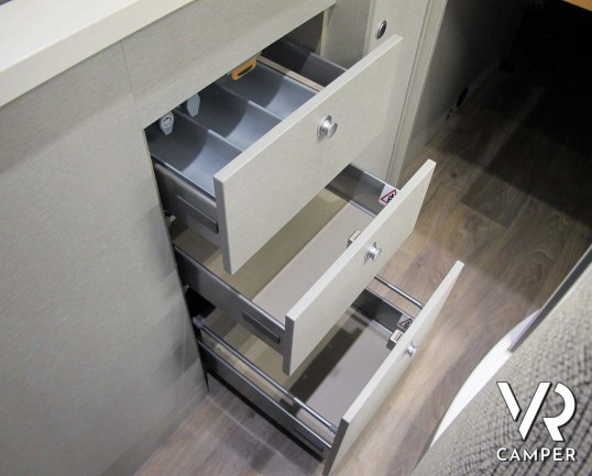 Hymer Free 540 - furgonato con letto matrimoniale e letto sul tetto