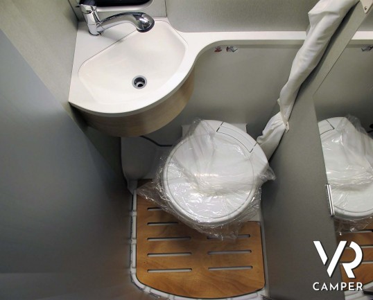 Hymer Free 540 - furgonato con letto matrimoniale e letto sul tetto