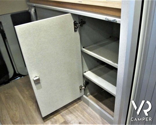 Hymer Van FREE 540 - Furgonato bianco con letto sul tetto