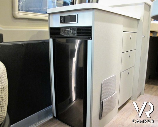 Hymer Van FREE 540 - Furgonato bianco con letto sul tetto