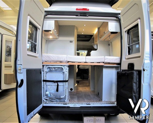 Hymer Van FREE 540 - Furgonato bianco con letto sul tetto