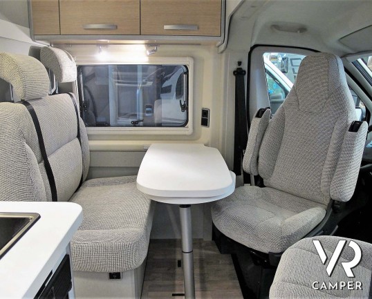 Hymer Van FREE 540 - Furgonato bianco con letto sul tetto