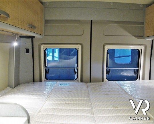 Hymer Van FREE 540 - Furgonato bianco con letto sul tetto
