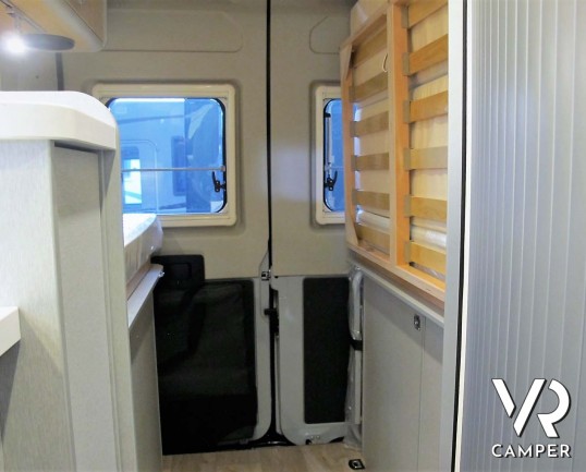 Hymer Van FREE 540 - Furgonato bianco con letto sul tetto