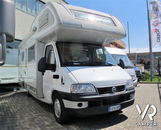 Arca 715 GLT: camper usato mansardato ideale per famiglie, con 7 posti letto, letti a castello in coda, veranda, portabici, su meccanica Ducato 146 cv