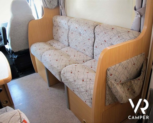 Arca 715 GLT: camper usato mansardato ideale per famiglie, con 7 posti letto, letti a castello in coda, veranda, portabici, su meccanica Ducato 146 cv
