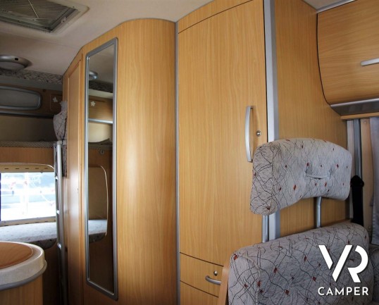 Arca 715 GLT: camper usato mansardato ideale per famiglie, con 7 posti letto, letti a castello in coda, veranda, portabici, su meccanica Ducato 146 cv