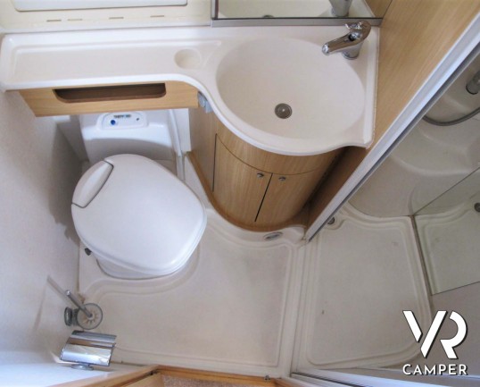 Arca 715 GLT: camper usato mansardato ideale per famiglie, con 7 posti letto, letti a castello in coda, veranda, portabici, su meccanica Ducato 146 cv