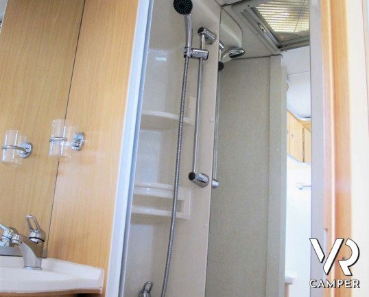 Arca 715 GLT: camper usato mansardato ideale per famiglie, con 7 posti letto, letti a castello in coda, veranda, portabici, su meccanica Ducato 146 cv