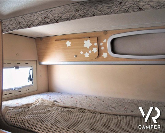 Arca 715 GLT: camper usato mansardato ideale per famiglie, con 7 posti letto, letti a castello in coda, veranda, portabici, su meccanica Ducato 146 cv