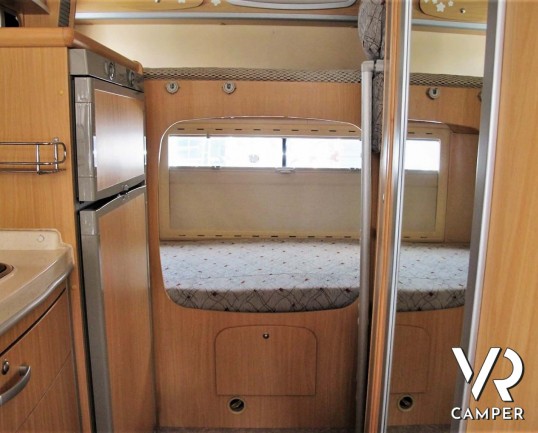 Arca 715 GLT: camper usato mansardato ideale per famiglie, con 7 posti letto, letti a castello in coda, veranda, portabici, su meccanica Ducato 146 cv