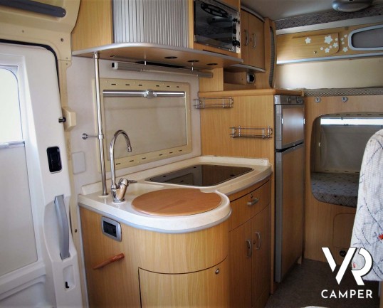 Arca 715 GLT: camper usato mansardato ideale per famiglie, con 7 posti letto, letti a castello in coda, veranda, portabici, su meccanica Ducato 146 cv