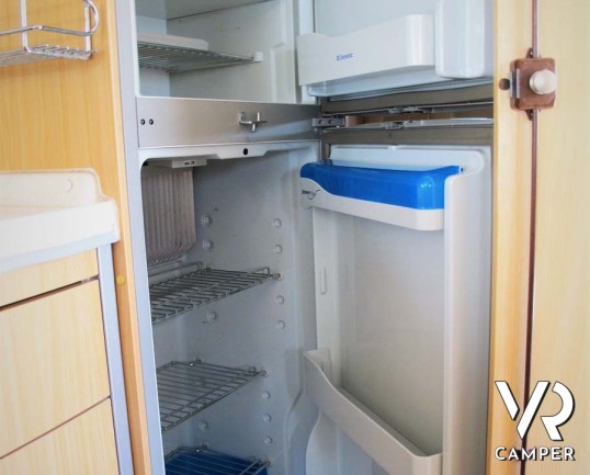 Arca 715 GLT: camper usato mansardato ideale per famiglie, con 7 posti letto, letti a castello in coda, veranda, portabici, su meccanica Ducato 146 cv