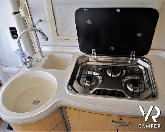 Arca 715 GLT: camper usato mansardato ideale per famiglie, con 7 posti letto, letti a castello in coda, veranda, portabici, su meccanica Ducato 146 cv