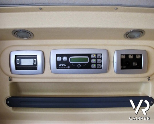 Arca 715 GLT: camper usato mansardato ideale per famiglie, con 7 posti letto, letti a castello in coda, veranda, portabici, su meccanica Ducato 146 cv