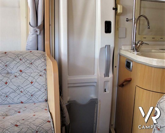 Arca 715 GLT: camper usato mansardato ideale per famiglie, con 7 posti letto, letti a castello in coda, veranda, portabici, su meccanica Ducato 146 cv