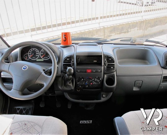 Arca 715 GLT: camper usato mansardato ideale per famiglie, con 7 posti letto, letti a castello in coda, veranda, portabici, su meccanica Ducato 146 cv