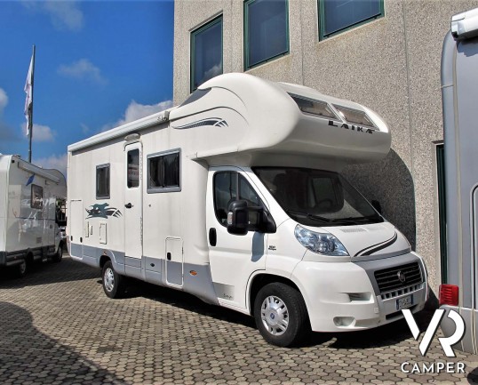 Laika Ecovip 9.1G: camper mansardato usato con garage per moto, ampia dinette, recente e con pochi chilometri.