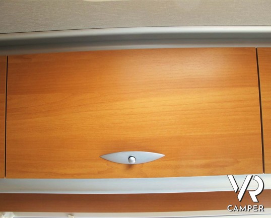 Laika Ecovip 9.1G: camper mansardato usato con garage per moto, ampia dinette, recente e con pochi chilometri.