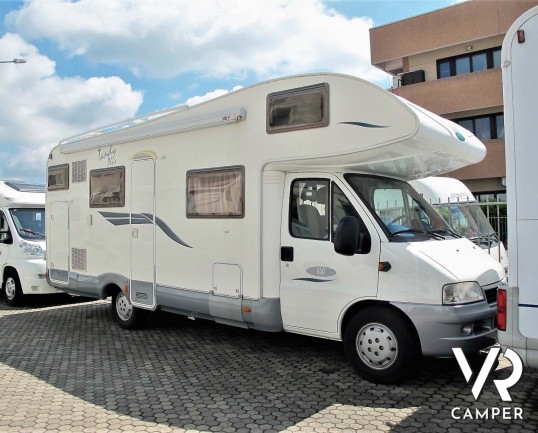 McLouis Tandy 640:camper usato mansardato, con veranda, autoradio, antenna tv, sensori parcheggio, 2° serbatoio acqua. In visione da Italiavr.