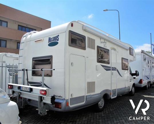 McLouis Tandy 640:camper usato mansardato, con veranda, autoradio, antenna tv, sensori parcheggio, 2° serbatoio acqua. In visione da Italiavr.