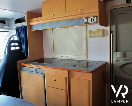 Moncayo Silver 421 - camper semintegrale usato con 6 posti omologati, su meccanica Fiat Ducato 110 cv