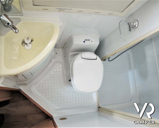 Moncayo Silver 421 - camper semintegrale usato con 6 posti omologati, su meccanica Fiat Ducato 110 cv