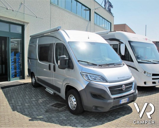 Possl Road Camp: camper furgonato usato colore grigio metallizzato, 2 posti letto e 4 posti omologati, su Fiat Ducato 130 cv. In vendita da Italia VR